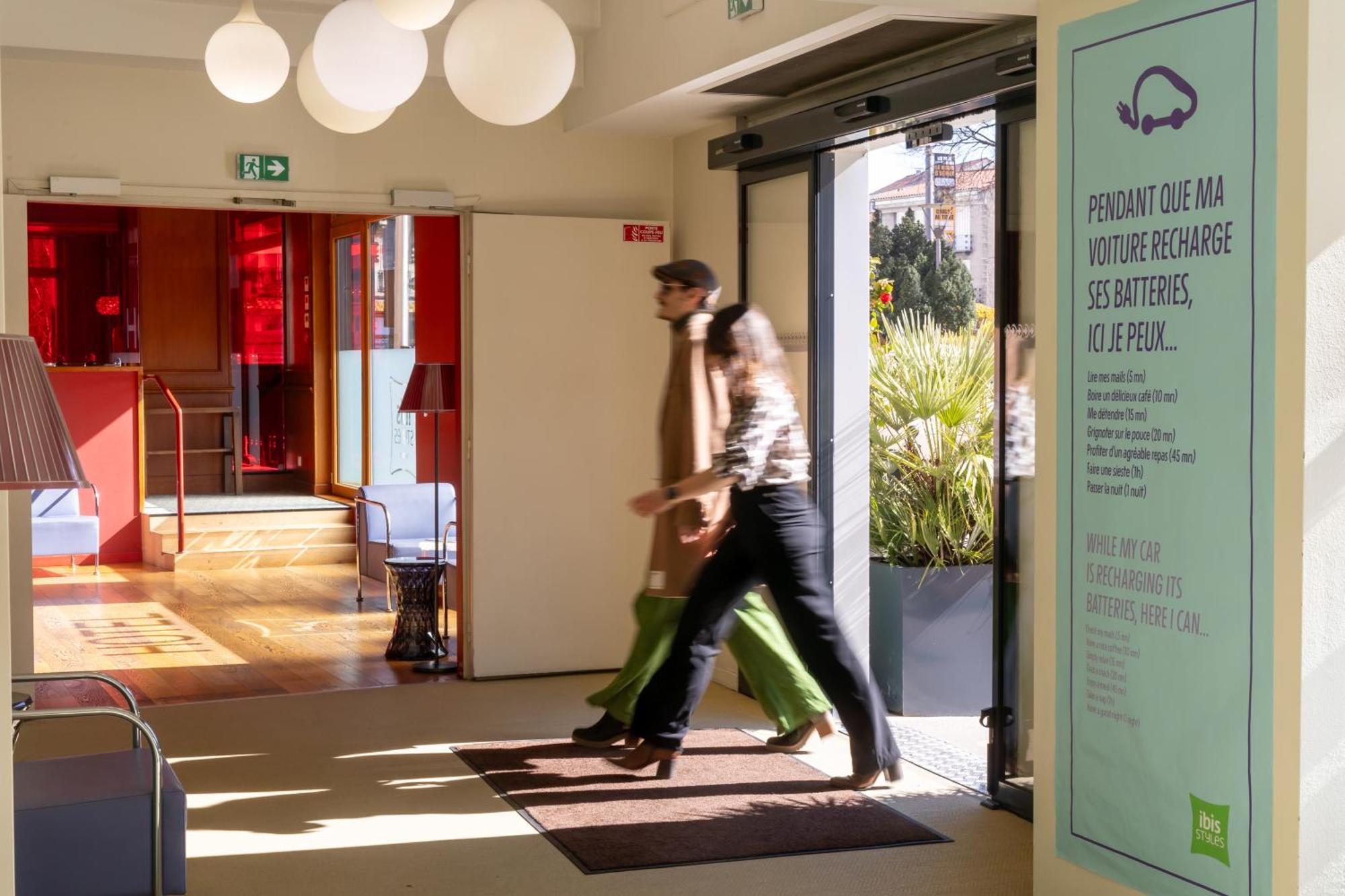 Ibis Styles Le Puy En Velay Hotell Exteriör bild