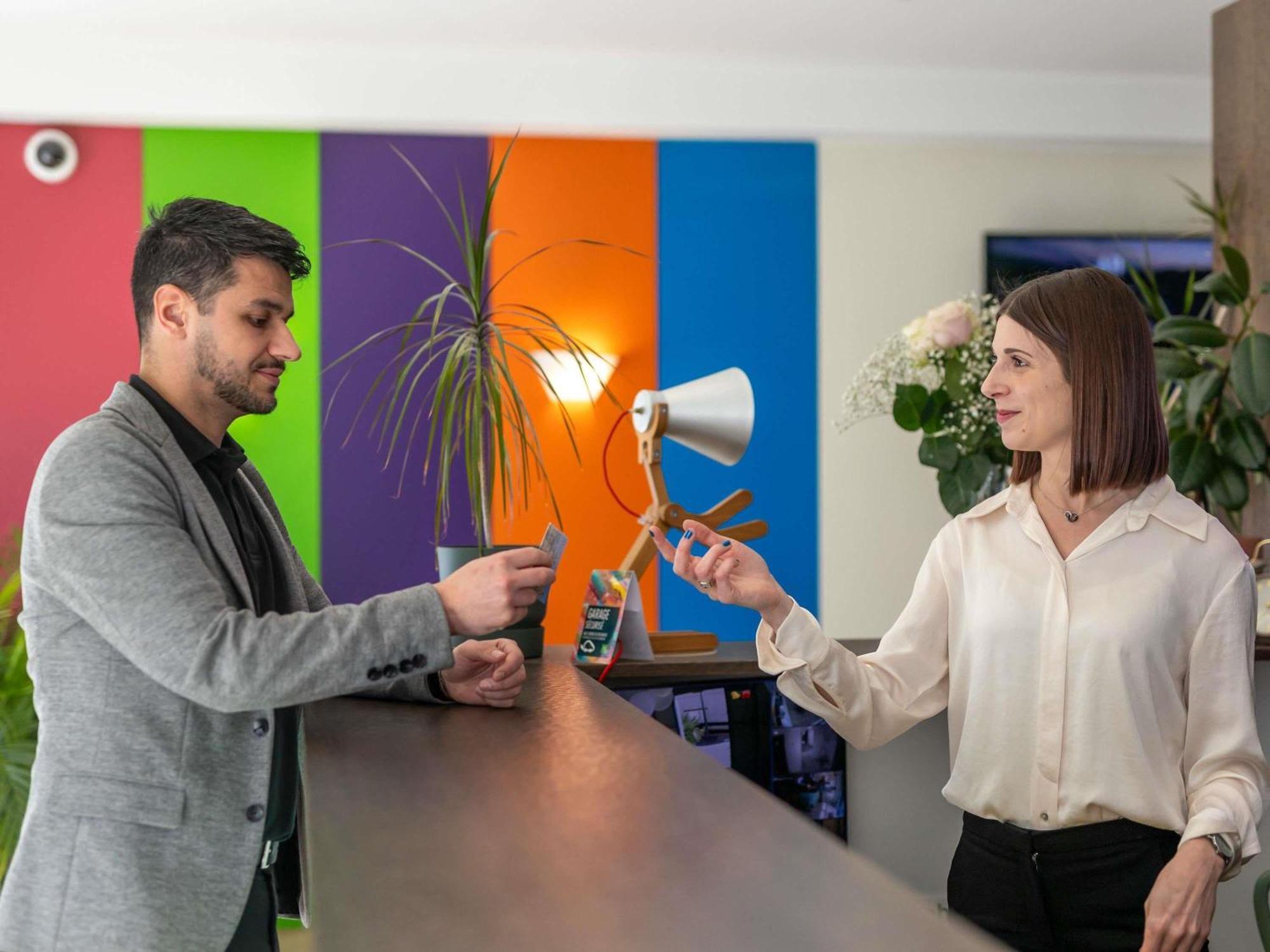 Ibis Styles Le Puy En Velay Hotell Exteriör bild