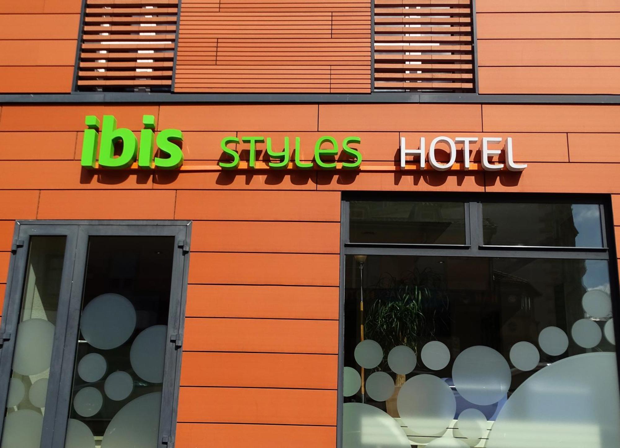Ibis Styles Le Puy En Velay Hotell Exteriör bild